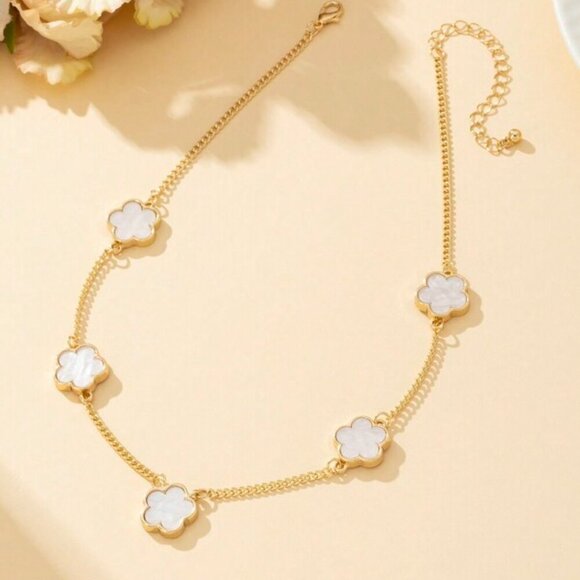 18K Gold Filled Mother of Pearl Clover Flower Necklace (14.6" + 2.7") - Picture 2 of 3